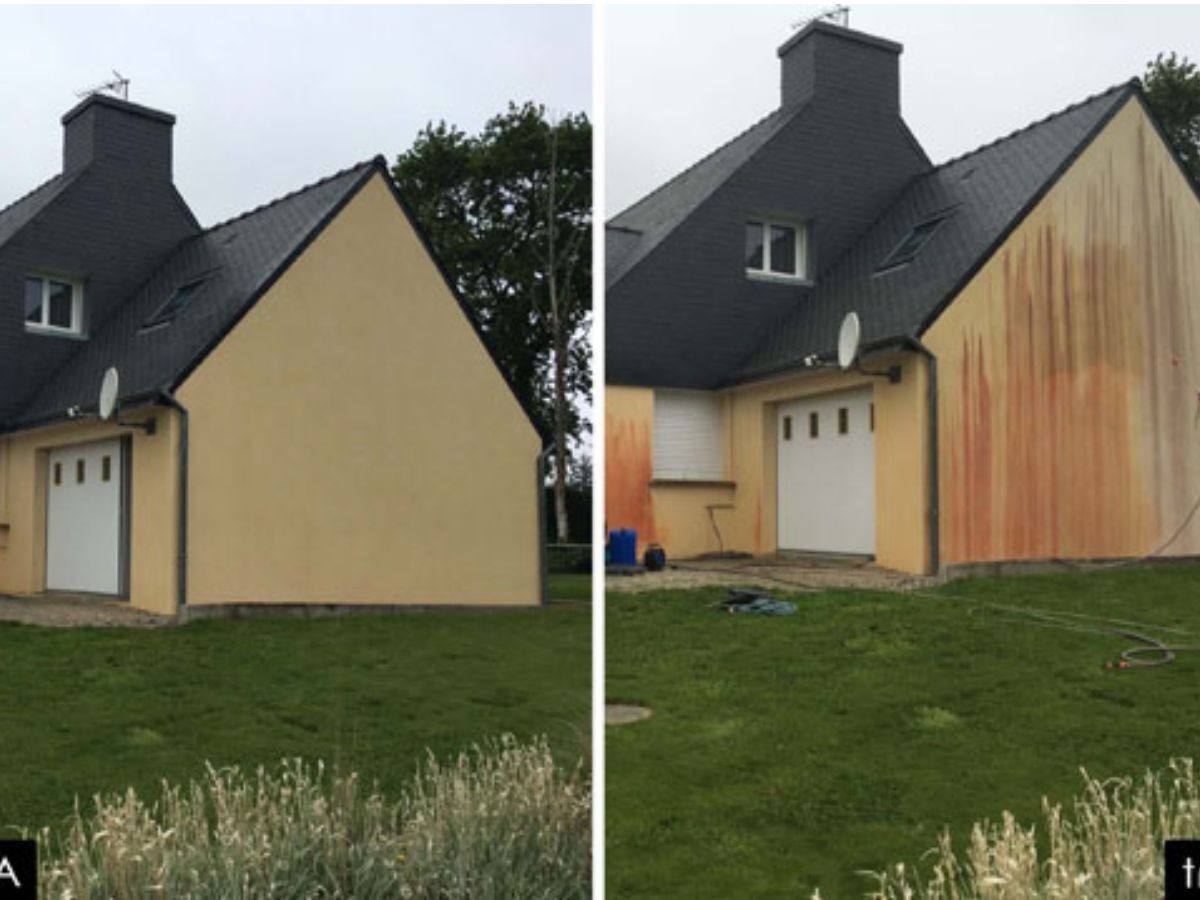 Pavillon jaune avant-après nettoyage : traînées rouges effacées sur pignon, toiture ardoise et garage blanc intacts.